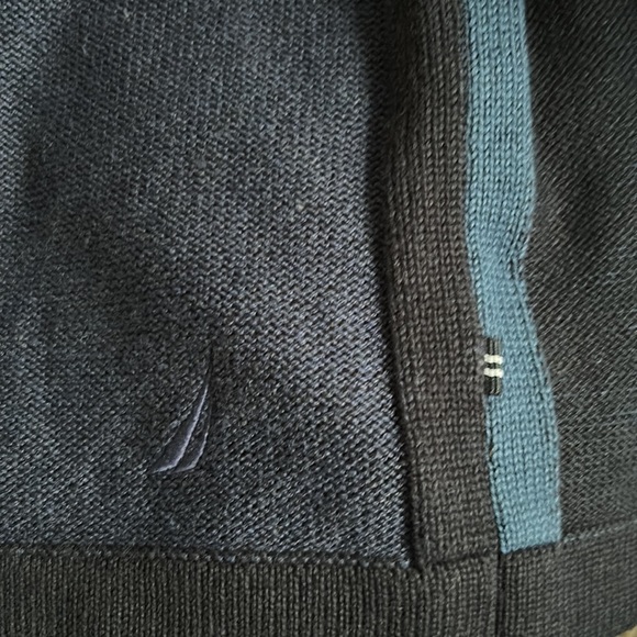 Nautica - Men’s sweater- Size Medium - Picture 3 of 5